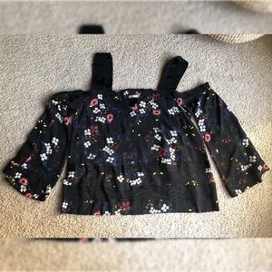 *MAKE OFFER. DONATING JANUARY 1. * NWOT RACHEL ROY FLORAL COLD SHOULDER BLOUSE